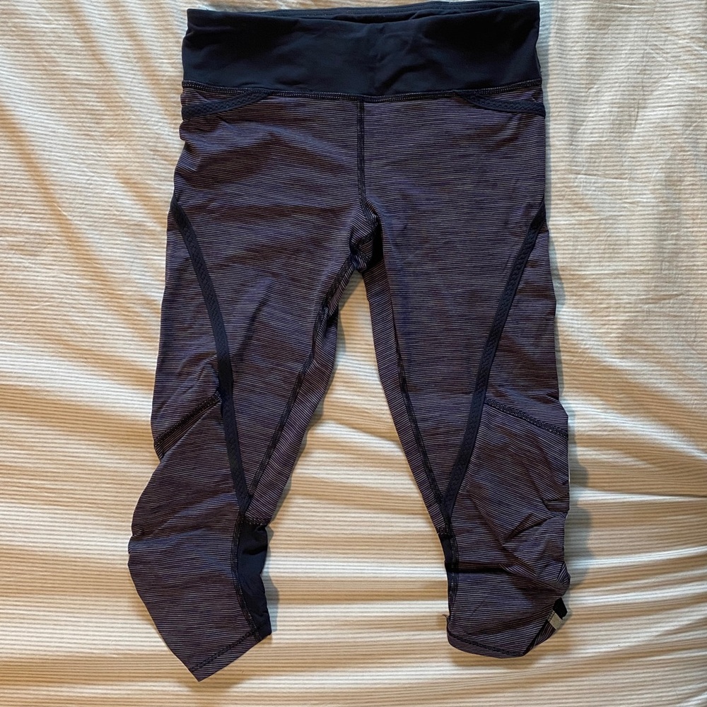 Lululemon purple capri tights